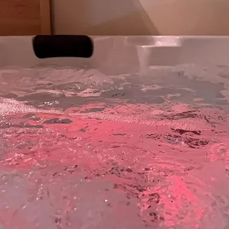 Апартаменты Bulle Romantique Prive Avec Jaccuzi Et Sauna *